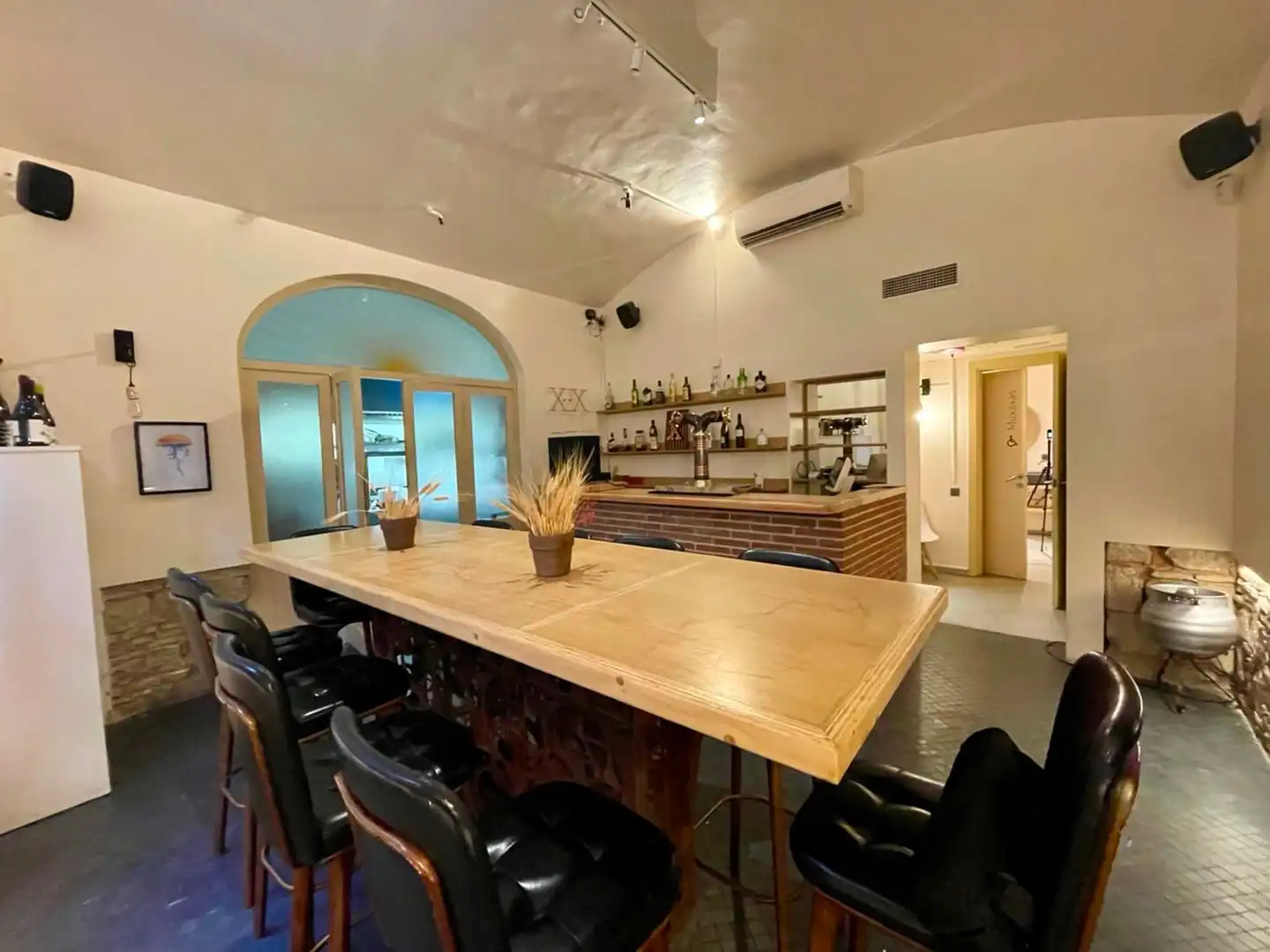 Commercial properties for transfer in Avinyo, Barri Gòtic