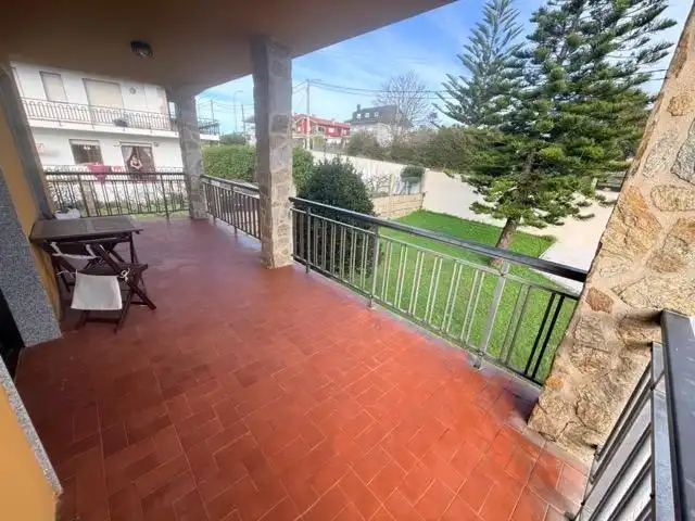 Terrassa de Casa o xalet en venda en Sanxenxo amb Jardí privat, Terrassa i Moblat