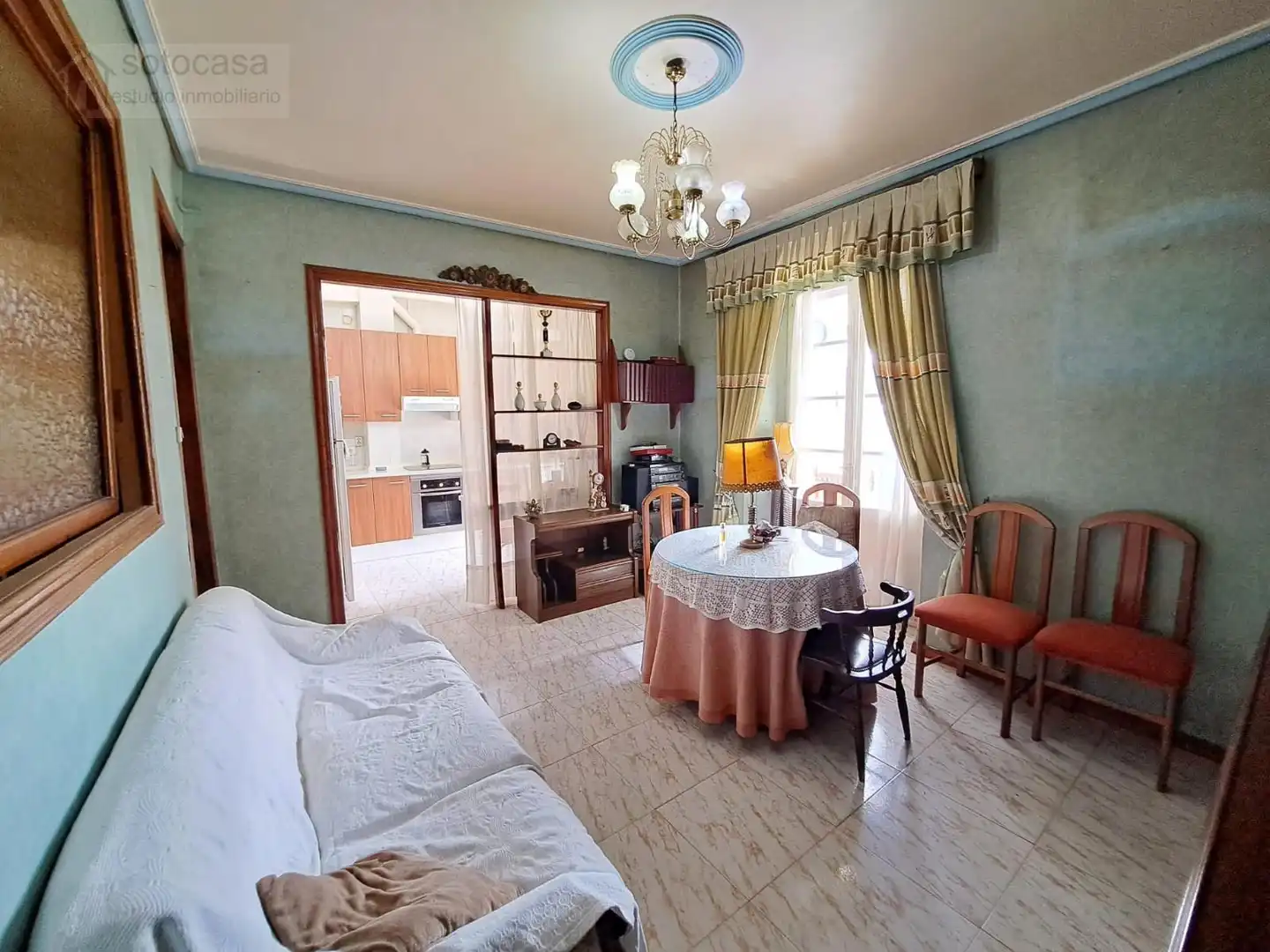 Sala d'estar de Pis en venda en Valladolid amb Calefacció i Moblat