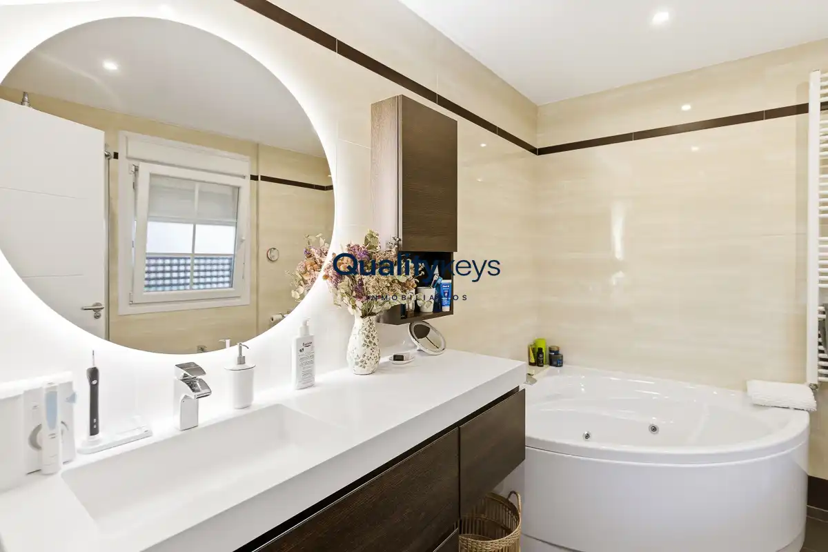 Baño de Casa o chalet en venta en Madrid con Aire acondicionado, Calefacción y Jardín privado