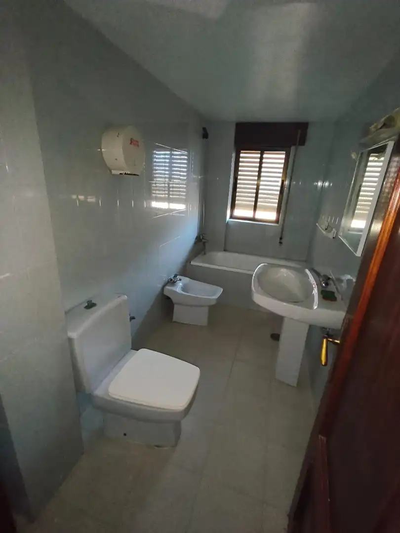 Bany de Casa o xalet en venda en Miengo amb Calefacció, Terrassa i Moblat