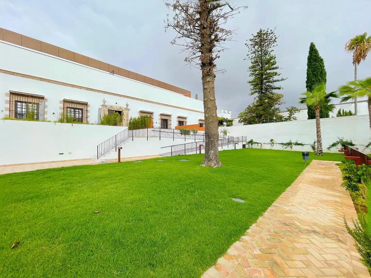 Vista exterior de Casa o xalet en venda en El Puerto de Santa María amb Terrassa, Moblat i Piscina comunitària