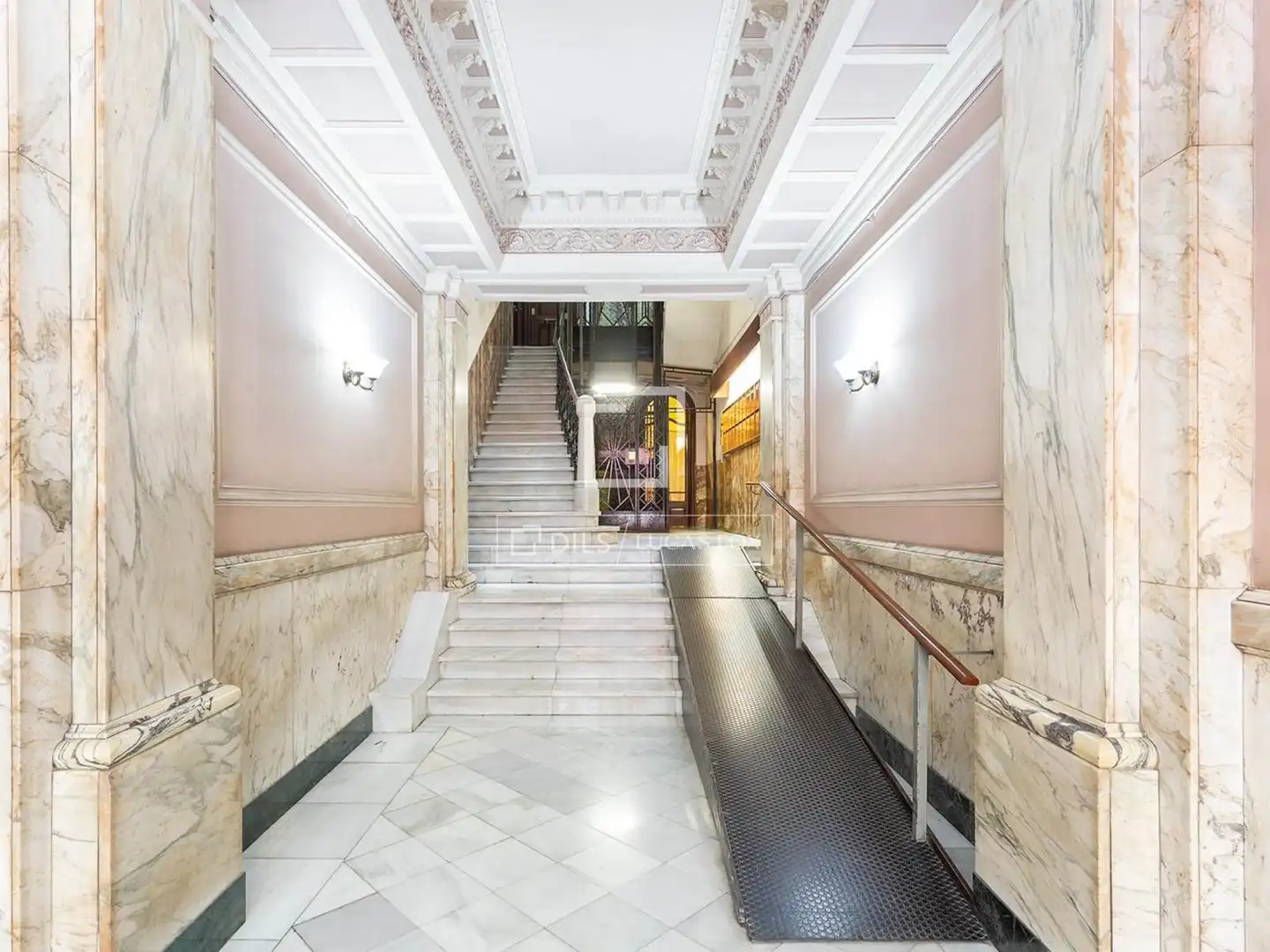 Flat for sale in Barcelona  with Air Conditioner, Terrace and Furnished