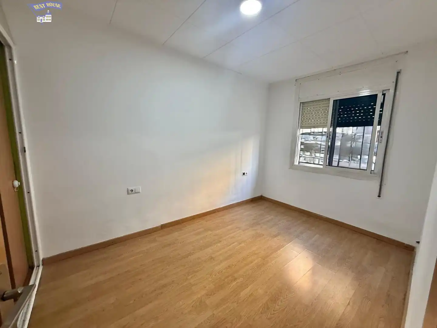 Habitación de Planta baja en venta en Ripollet con Parquet