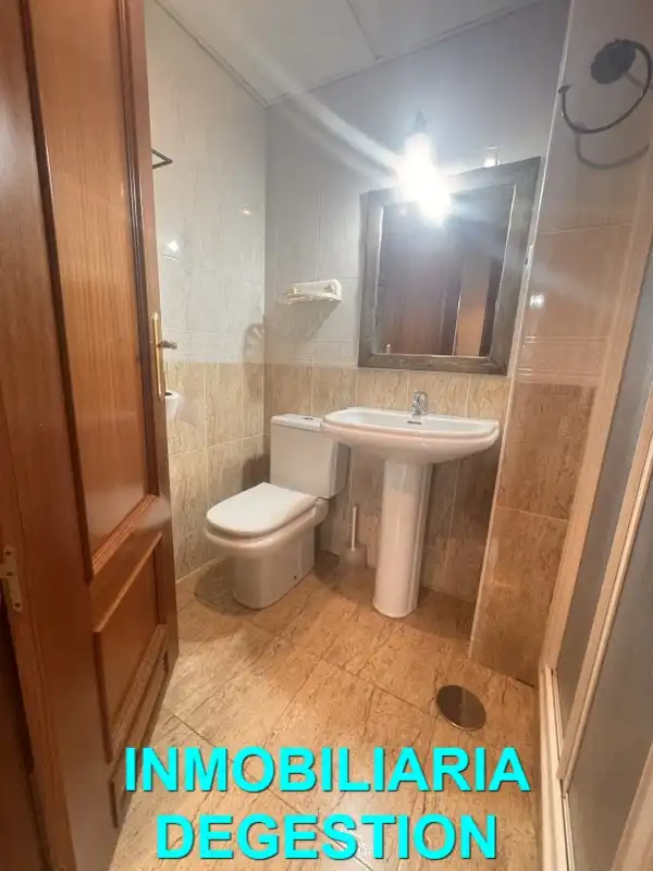Badezimmer von Wohnung zur Miete in Linares mit Klimaanlage, Heizung und Möbliert