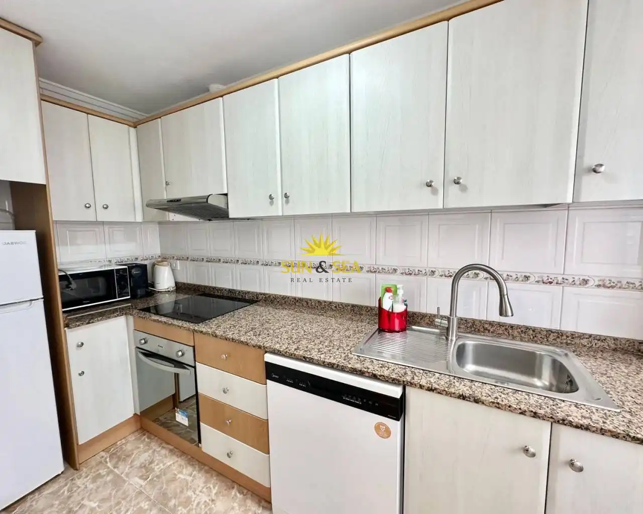 Cocina de Apartamento de alquiler en Torrevieja con Aire acondicionado, Calefacción y Amueblado