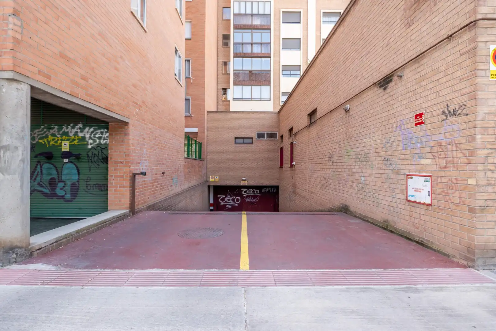 Parking de Piso en venta en Zaragoza con Calefacción, Parquet y Terraza