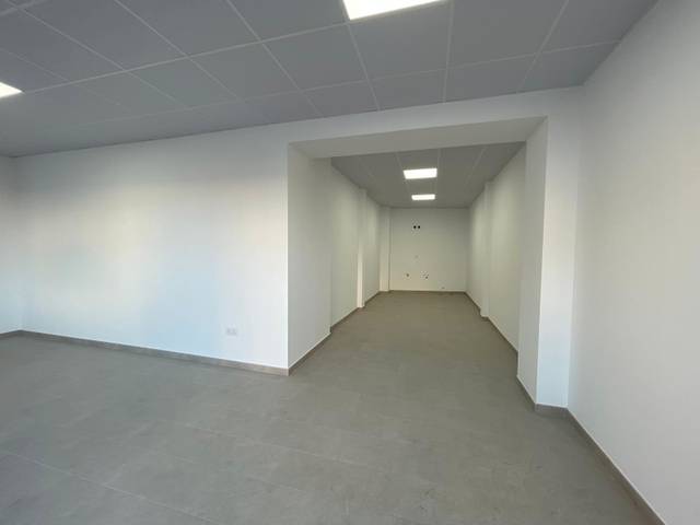 Local comercial en Alquiler en Avenida Andalucía en Olivares