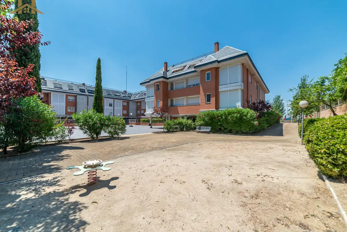 Vista exterior de Piso en venta en Las Rozas de Madrid