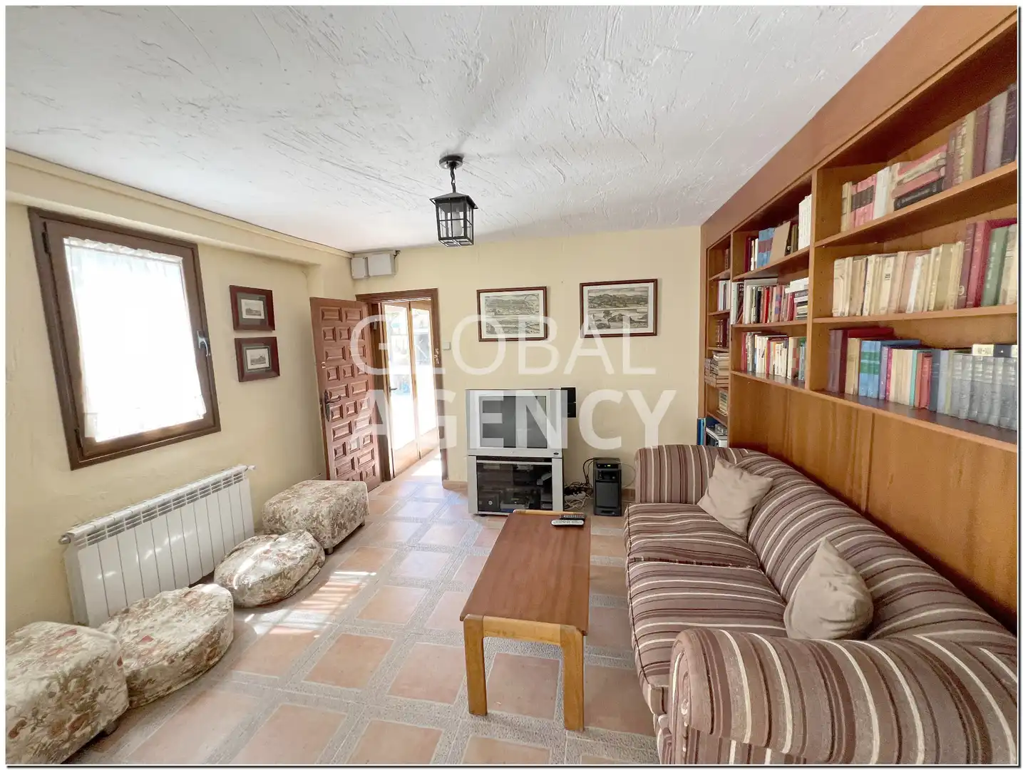 Sala d'estar de Finca rústica en venda en Chinchón amb Aire condicionat, Calefacció i Jardí privat