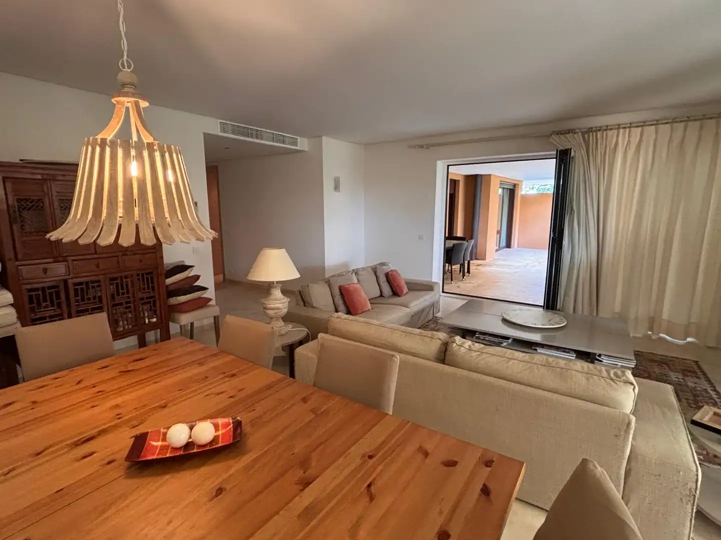 Esszimmer von Wohnung zum Verkauf in Sotogrande mit Klimaanlage, Heizung und Privatgarten