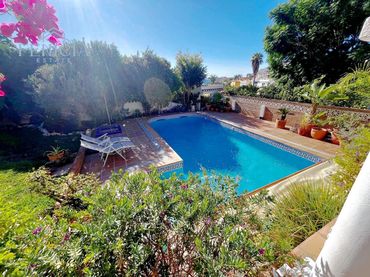 House with pool for sale in Cotobro