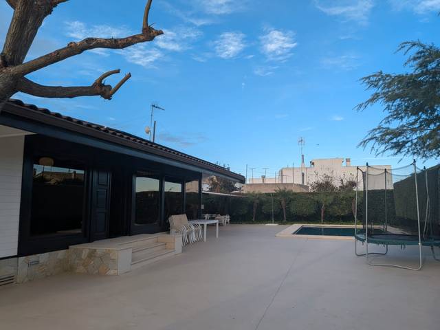 Casa-chalet en Venta en Camí de Serra en Piscinas