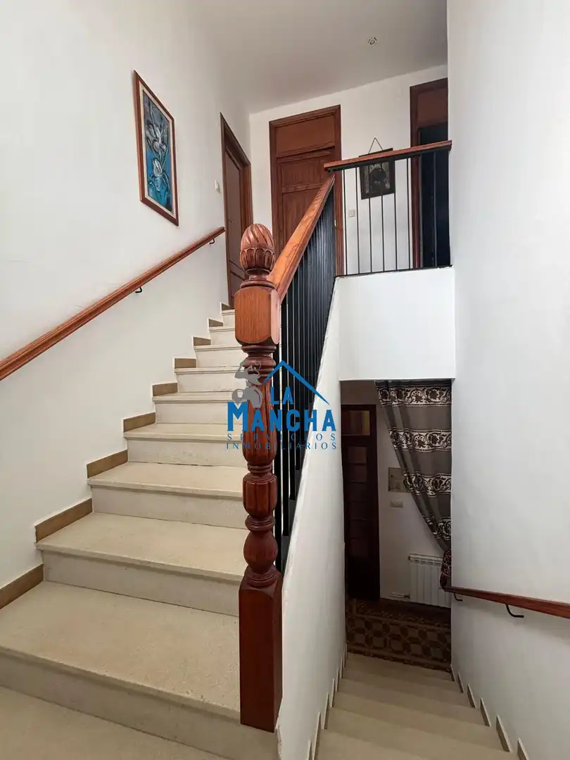 Casa o chalet en venta en Hoya-Gonzalo con Calefacción, Jardín privado y Amueblado
