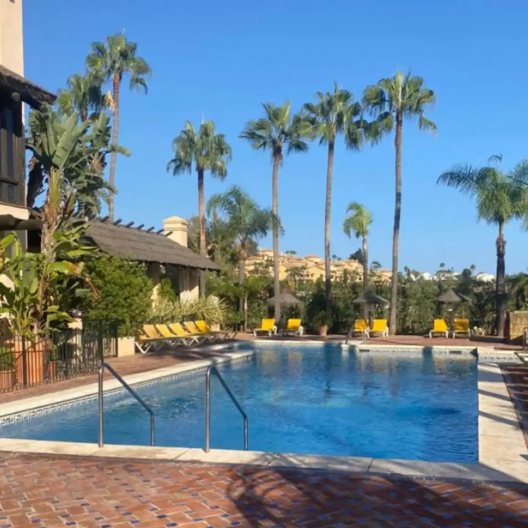 Piscina de Casa adosada en venta en Marbella con Aire acondicionado, Amueblado y Internet