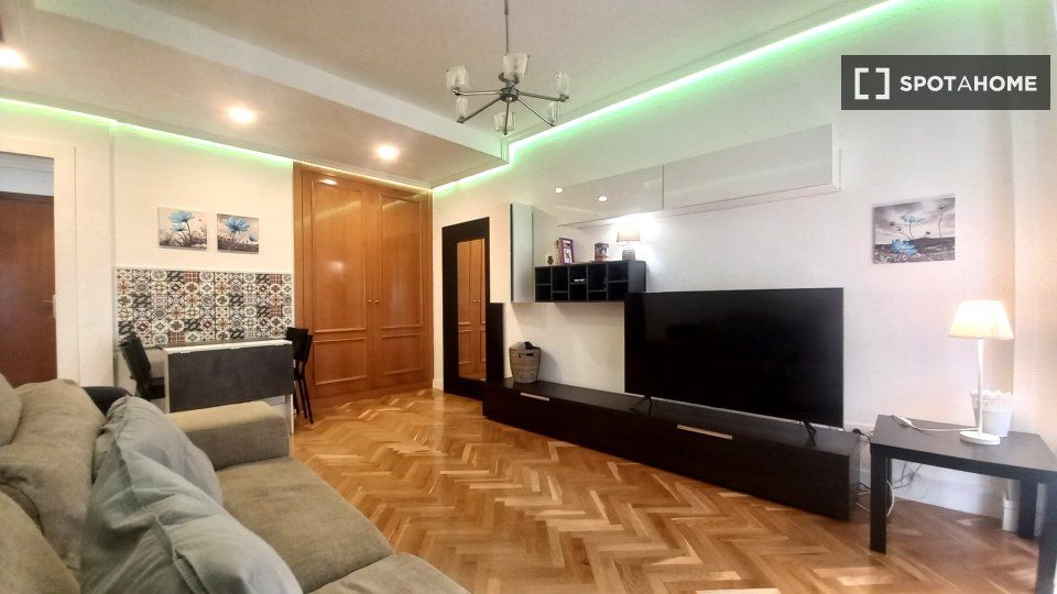 Living room of Flat to rent in  Madrid Capital  with Air Conditioner, Heating and Furnished