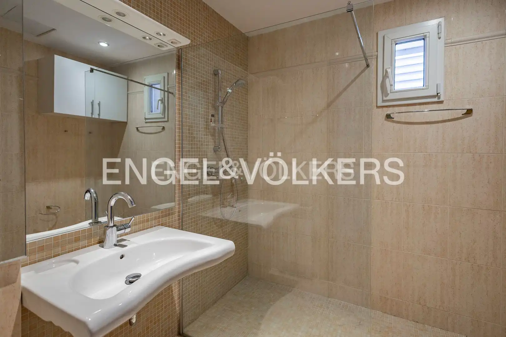 Badezimmer von Wohnung zur Miete in Tarragona mit Klimaanlage, Heizung und Privatgarten