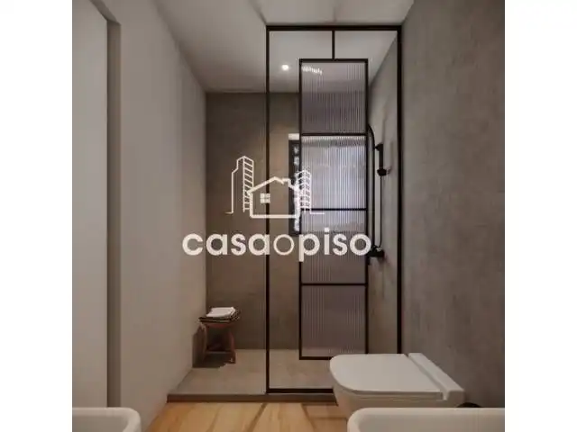 Badezimmer von Einfamilien-Reihenhaus zum Verkauf in Terrassa mit Klimaanlage, Heizung und Privatgarten
