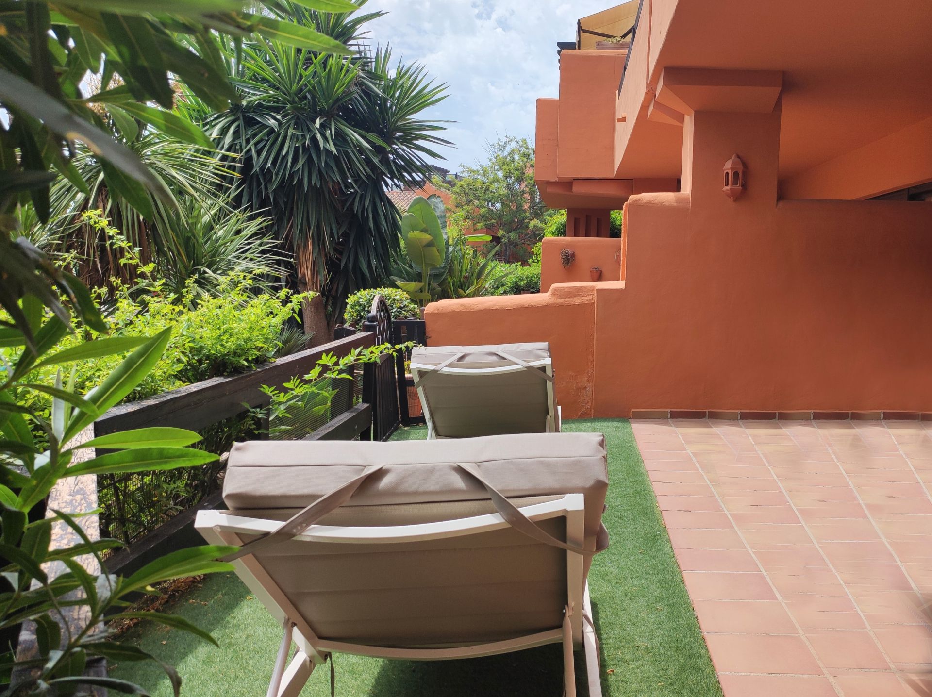 Jardí de Apartament de lloguer en Estepona amb Aire condicionat, Calefacció i Jardí privat
