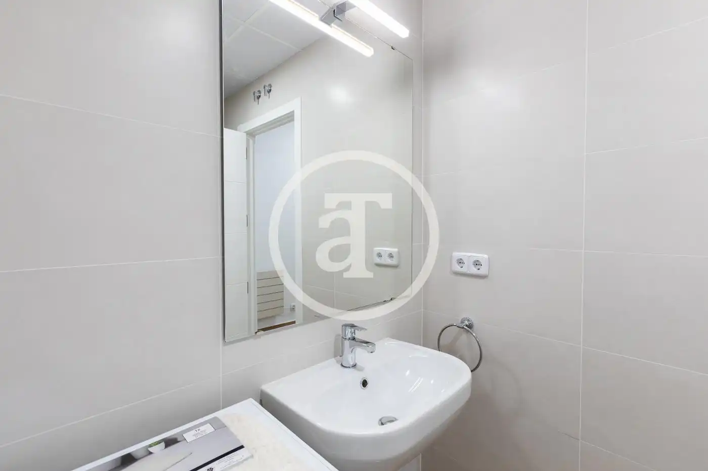 Baño de Estudio de alquiler en Madrid con Calefacción, Amueblado y Horno
