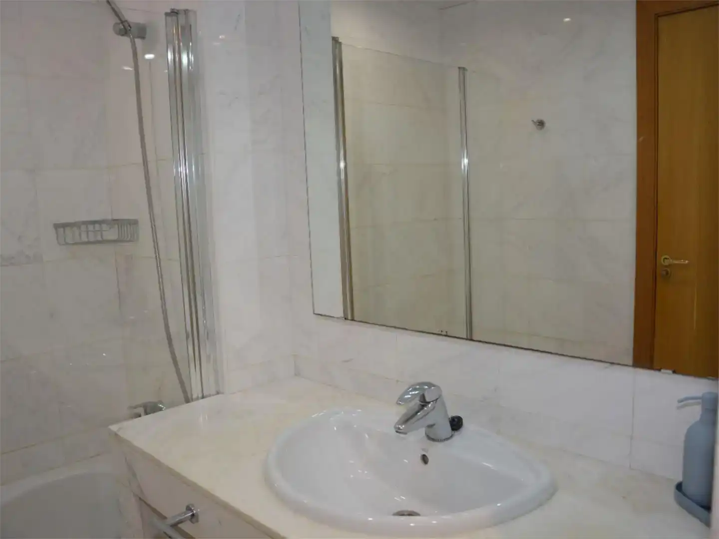 Badezimmer von Wohnung zur Miete in Sitges mit Klimaanlage, Schwimmbad und Balkon