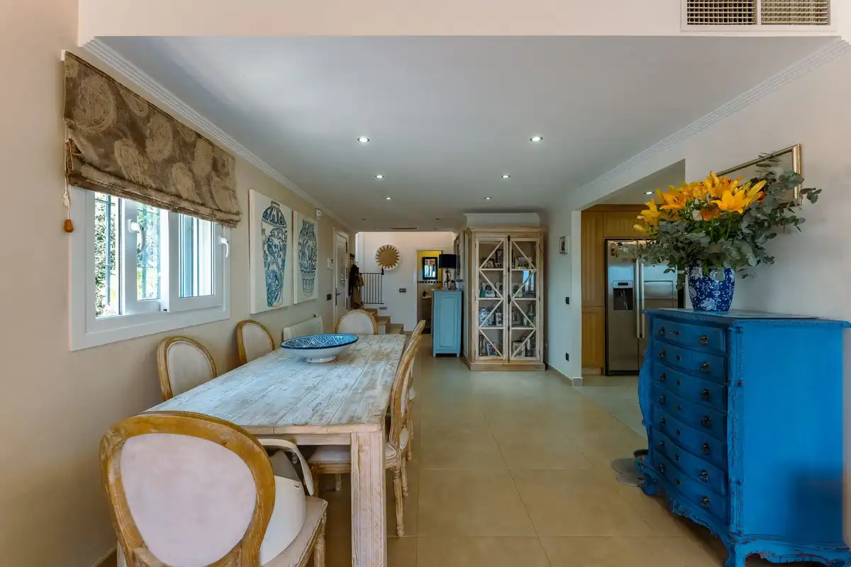 Menjador de Casa o xalet en venda en Estepona amb Aire condicionat, Jardí privat i Terrassa