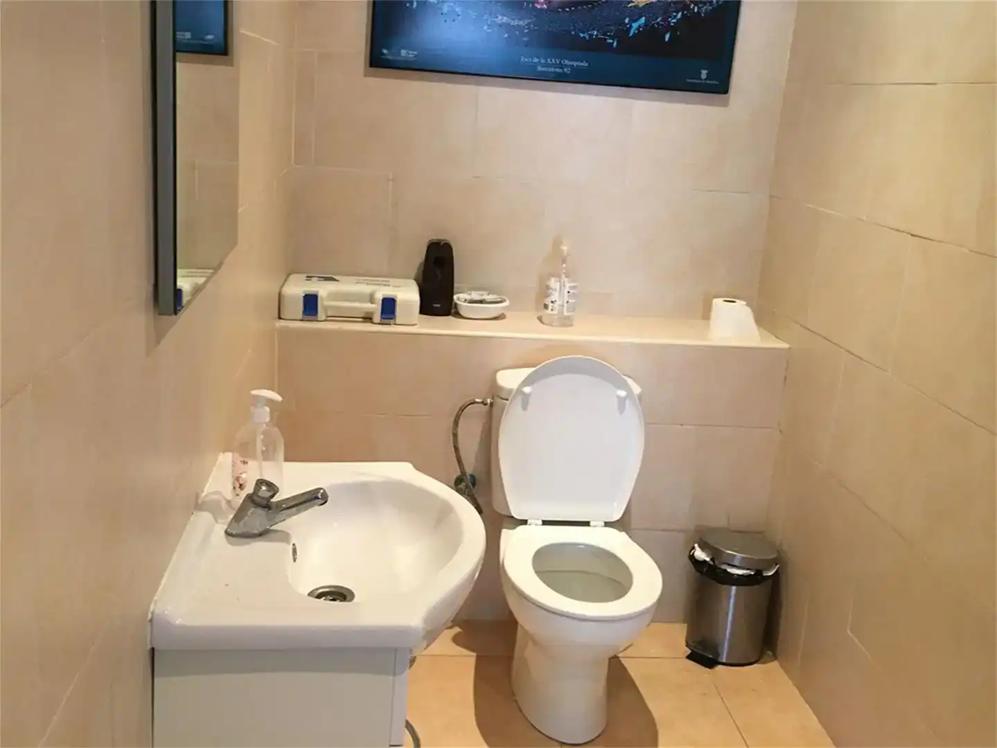 Badezimmer von Geschaftsraum zur Miete in La Girada