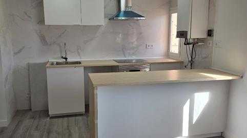 Foto 2 de Piso en venta en Calle Benadalid, Palomeras Sureste,  Madrid Capital