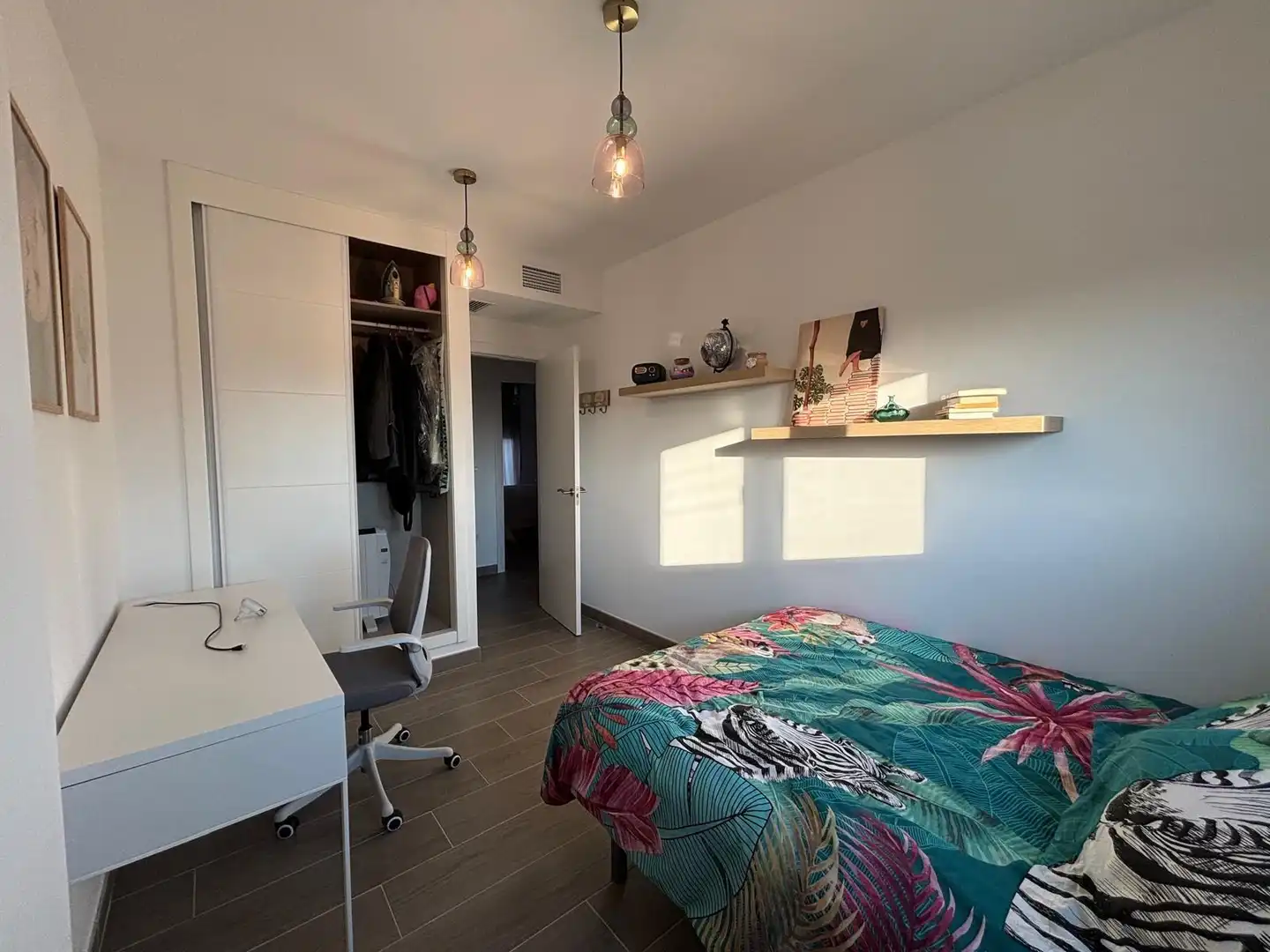 Habitación de Casa adosada en venta en Alhaurín de la Torre con Aire acondicionado, Terraza y Trastero
