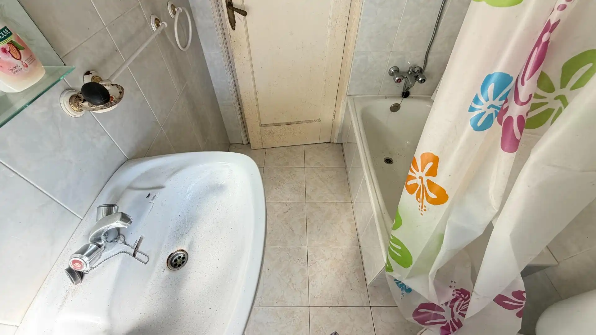 Bathroom of Flat for sale in Vigo   with Storage room
