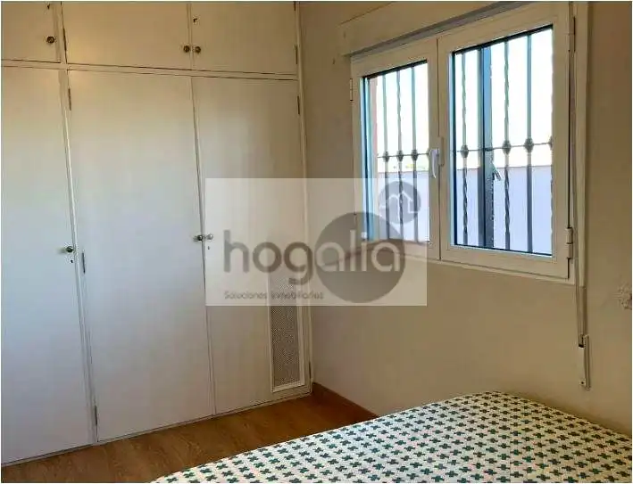 Bedroom of Flat for rent in Sevilla  with Air Conditioner, Heating and Terrace
