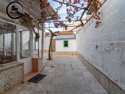 Jardí de Casa adosada en venda en Albolote amb Terrassa, Traster i Alarma