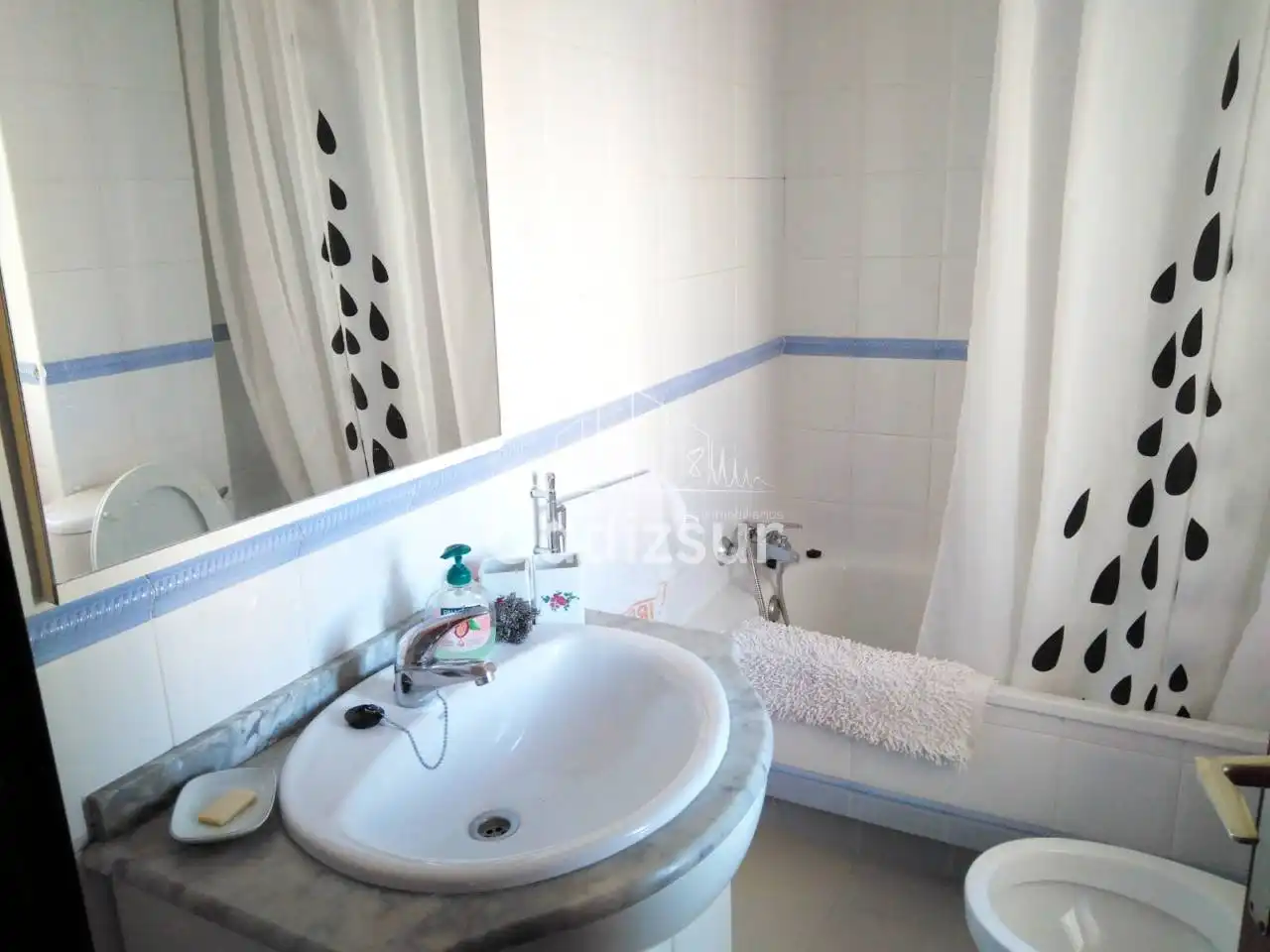 Badezimmer von Wohnungen zur Miete in Cádiz mit Terrasse und Möbliert