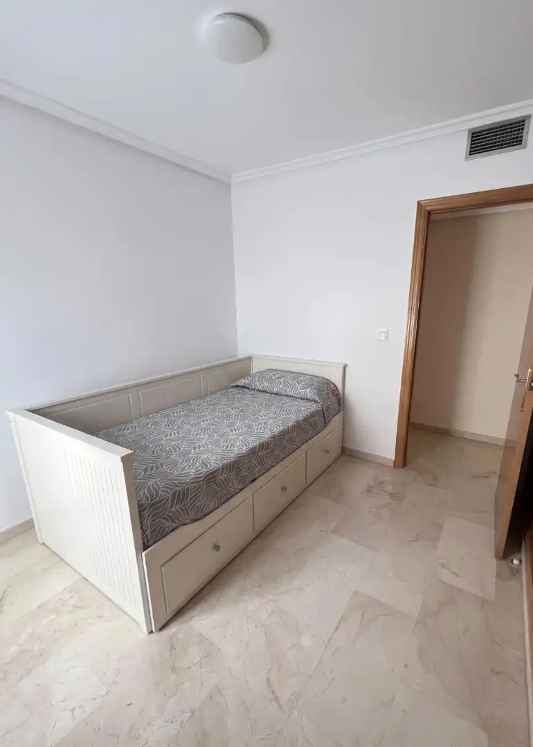 Schlafzimmer von Wohnungen zur Miete in Murcia mit Möbliert, Waschmaschine und Mikrowelle