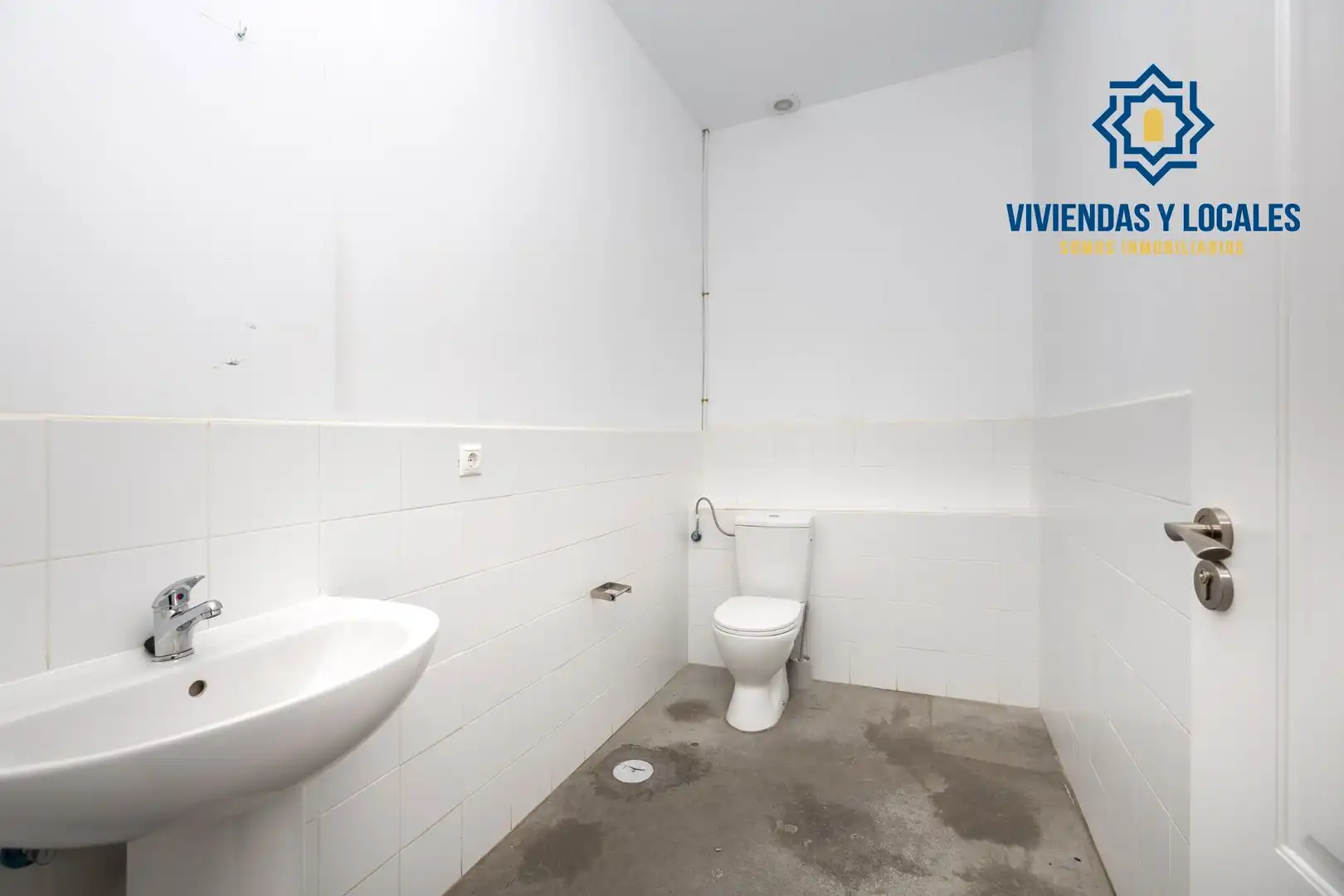 Baño de Local en venta en Granada