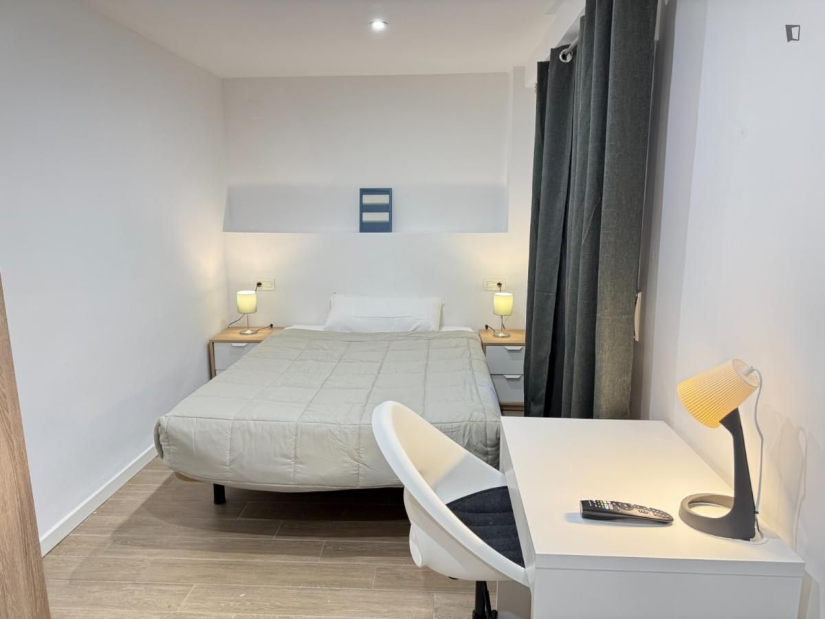 Dormitori de Apartament per a compartir en Alicante / Alacant amb Aire condicionat, Moblat i Forn