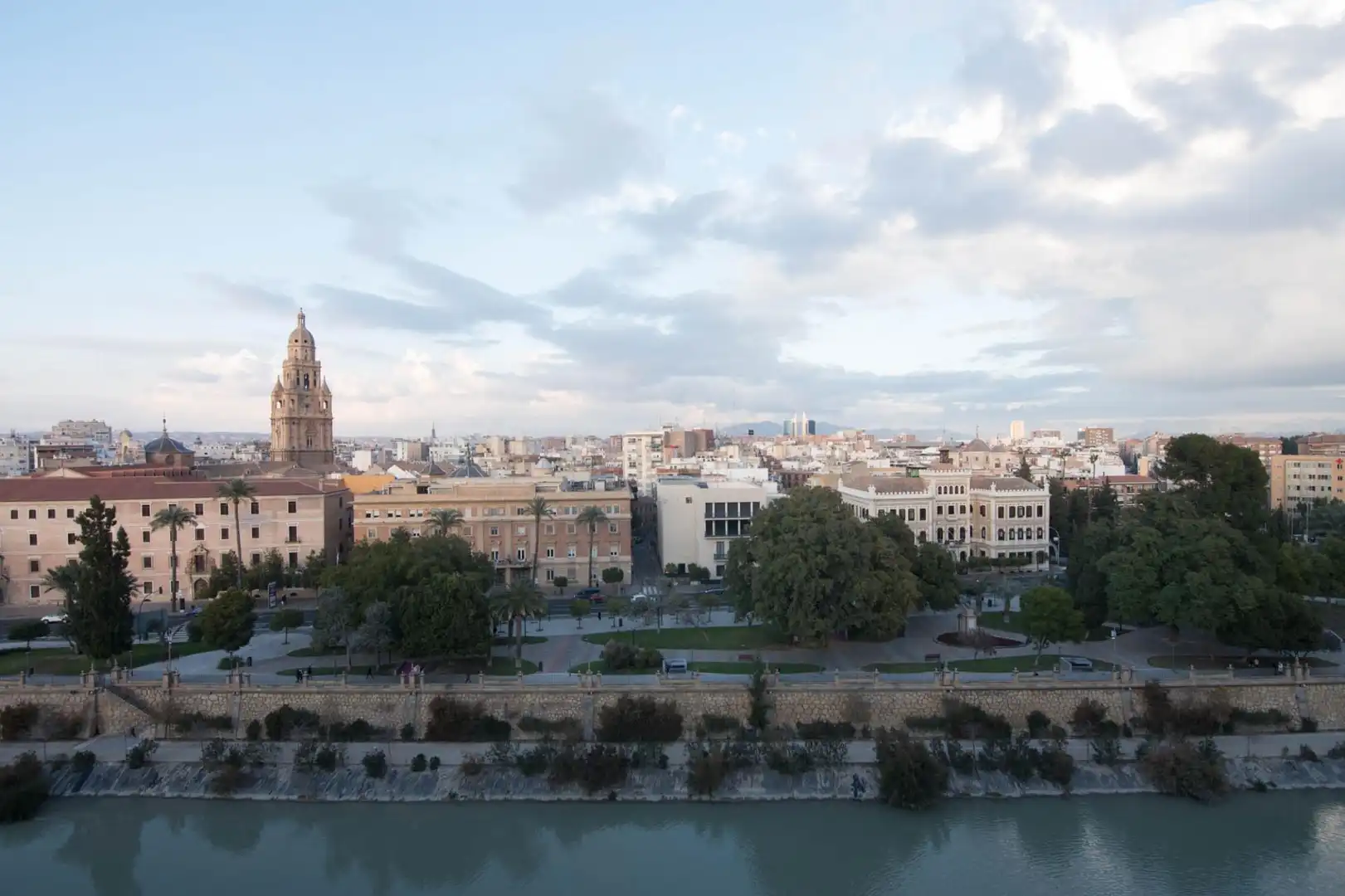 Außenansicht von Wohnung zur Miete in Murcia mit Heizung, Parkett und Terrasse