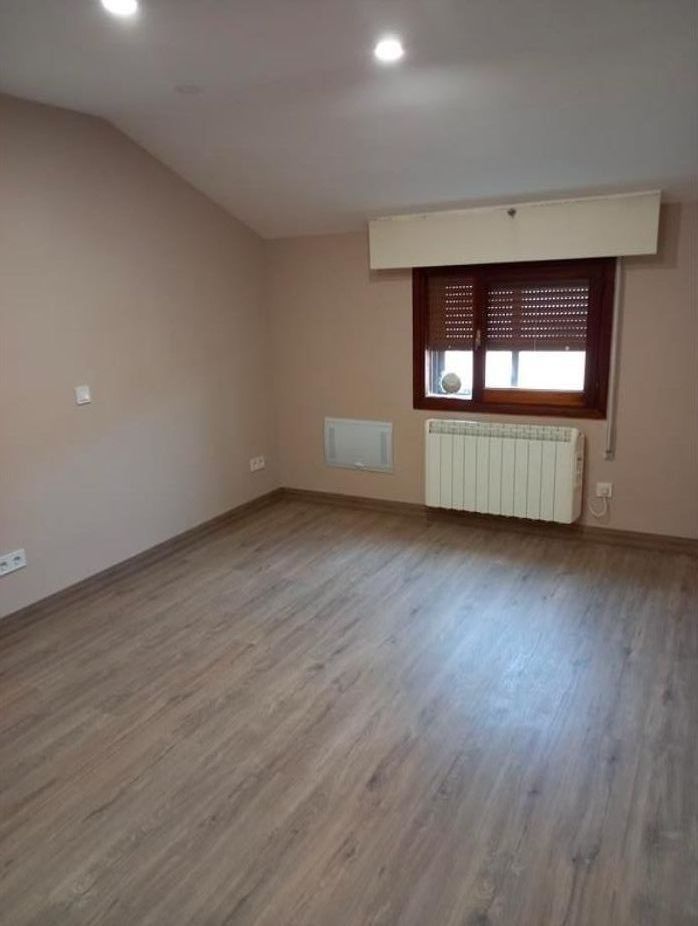 Bedroom of Flat to rent in San Lorenzo de El Escorial  with Heating