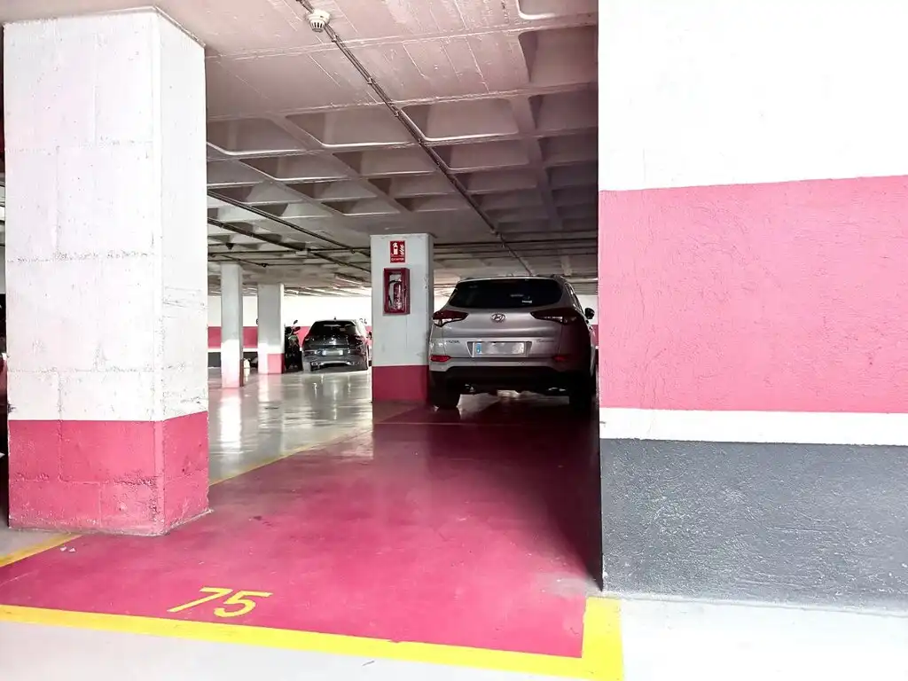 Parkplatz von Garage zum Verkauf in Figueres