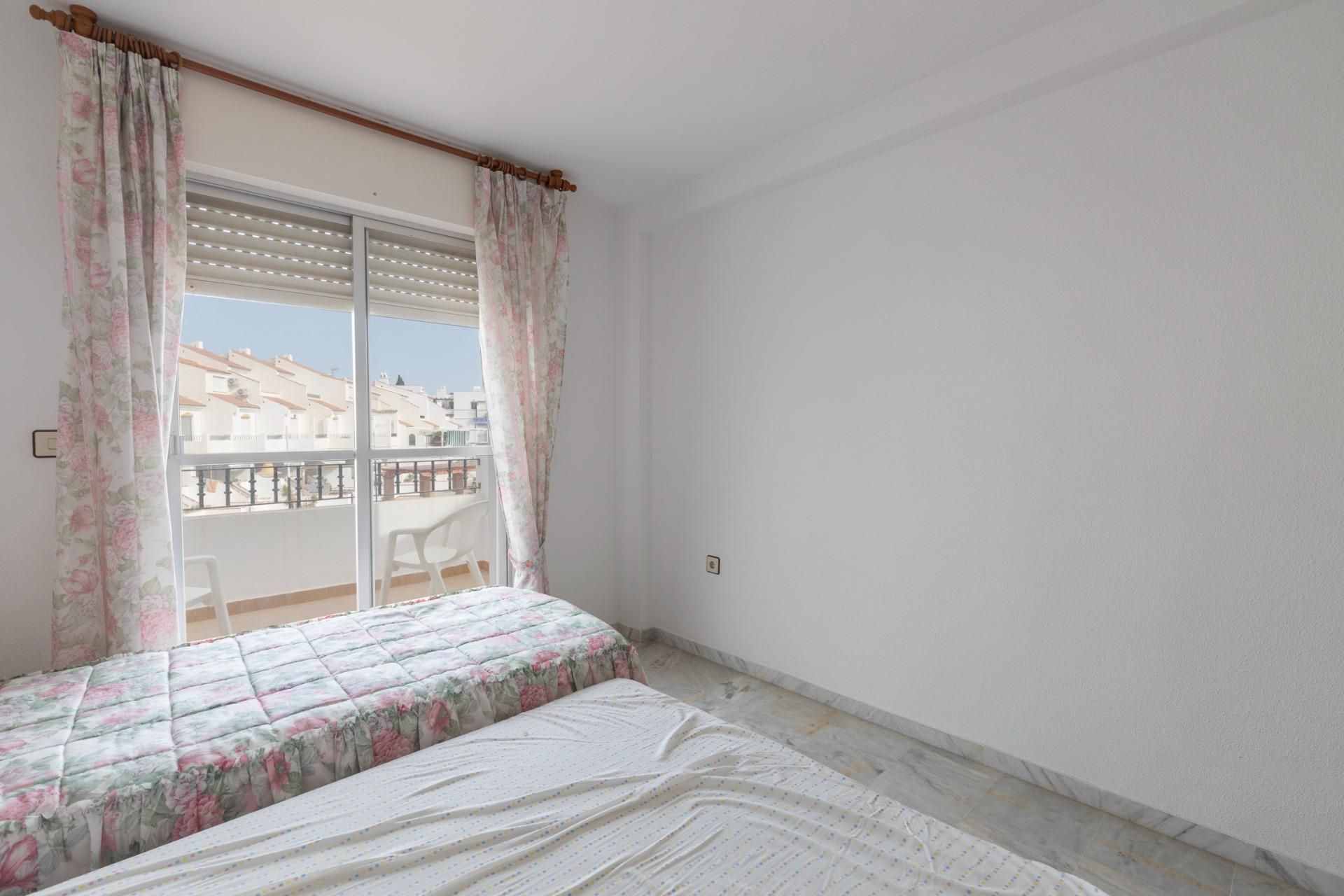Habitación de Casa adosada en venta en Motril con Piscina comunitaria