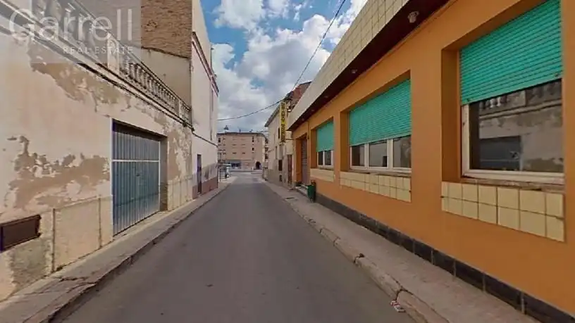 Vista exterior de Nau industrial en venda en Móra la Nova