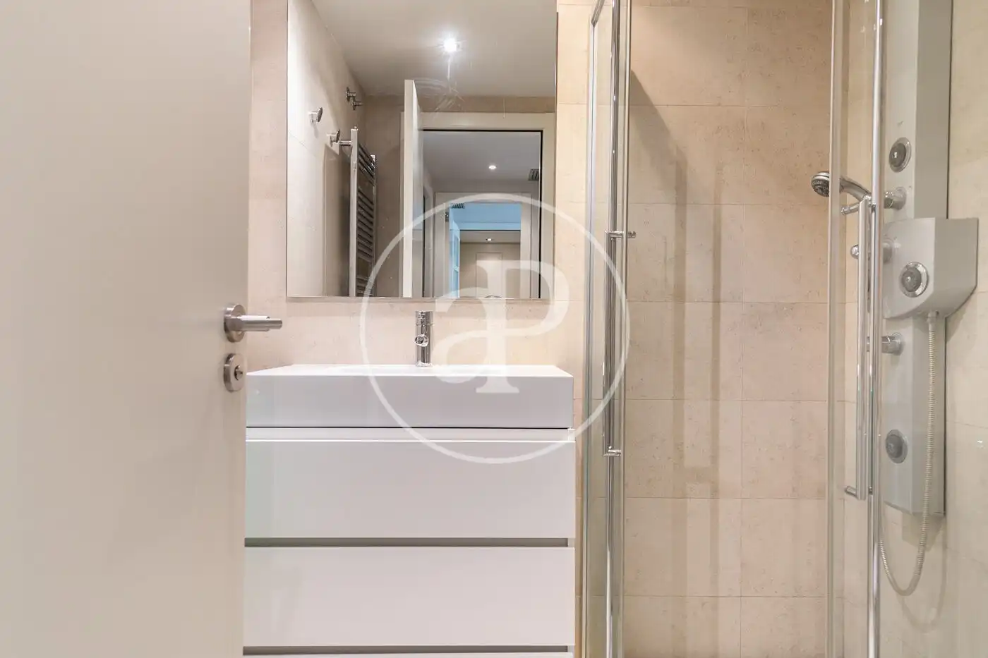 Bathroom of Flat for sale in Barcelona  with Air Conditioner, Heating and Terrace
