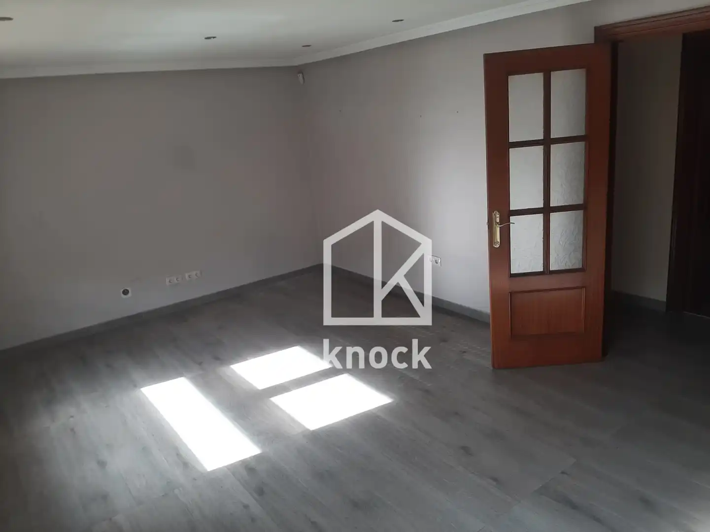 Wohnzimmer von Wohnung zum Verkauf in Lena mit Heizung und Abstellraum