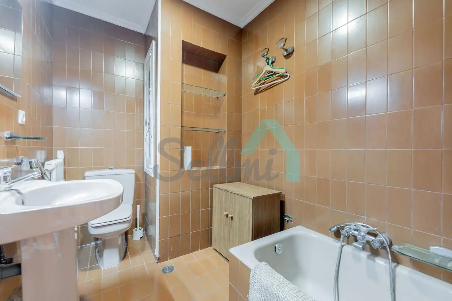 Bathroom of Flat for share in Oviedo   with Heating, Parquet flooring and Furnished