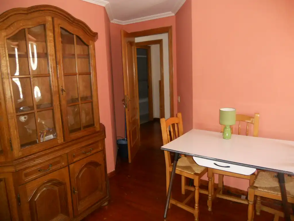 Dining room of Flat for rent in Santiago de Compostela   with Heating, Furnished and Oven