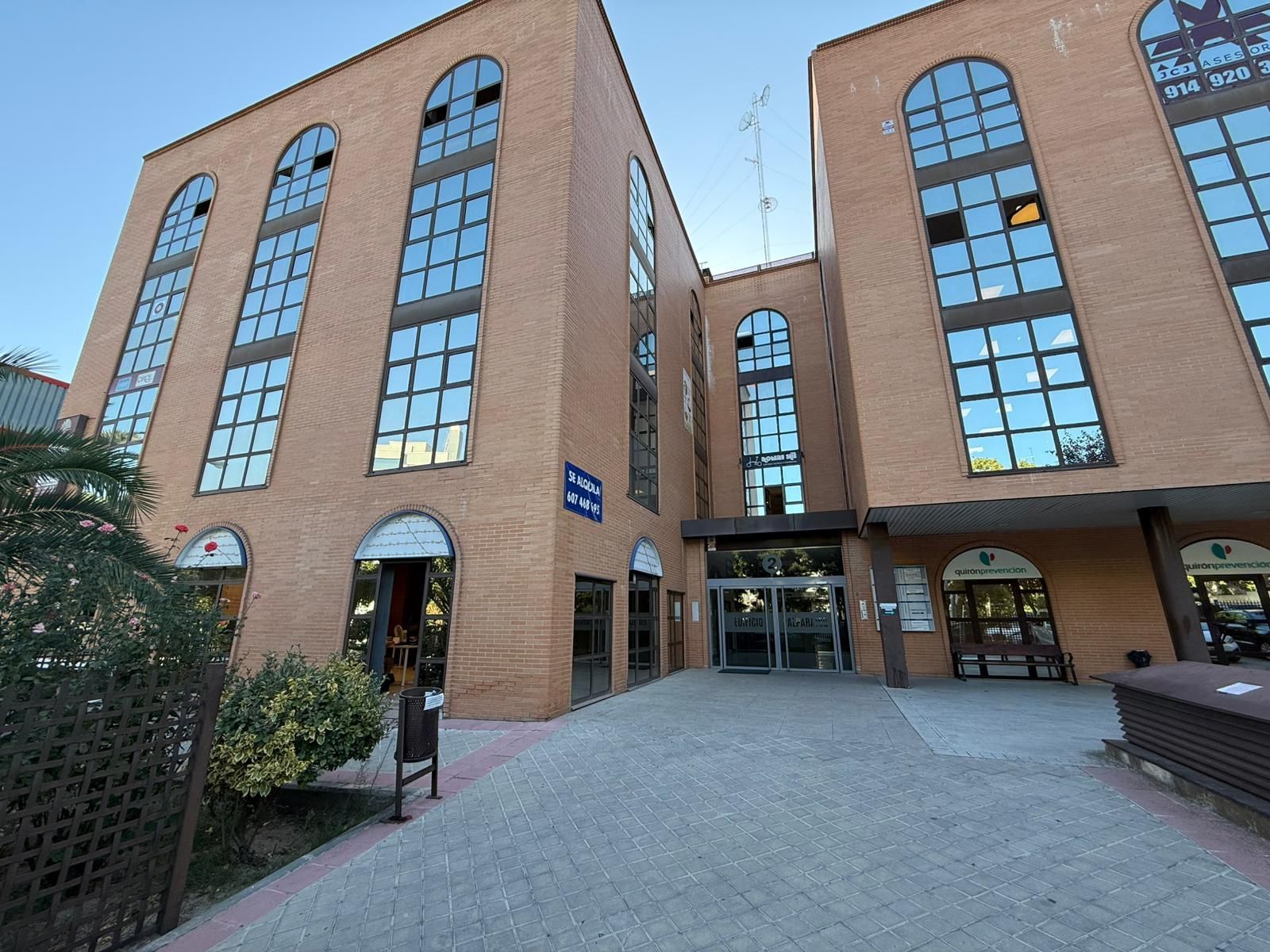 Exterior view of Office to rent in Fuenlabrada  with Air Conditioner