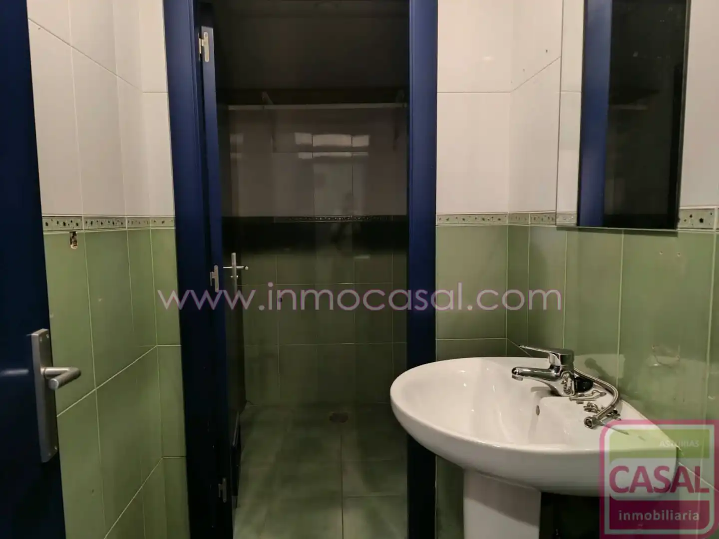 Badezimmer von Geschaftsraum zur Miete in Aller
