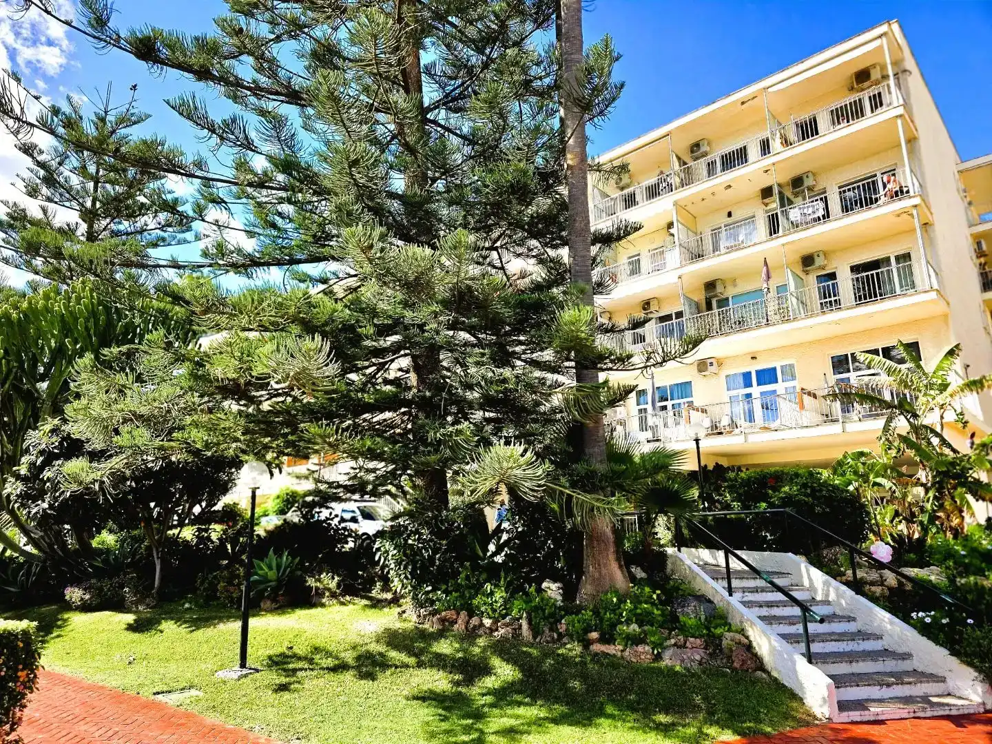 Vista exterior de Estudi en venda en Torremolinos amb Aire condicionat i Piscina