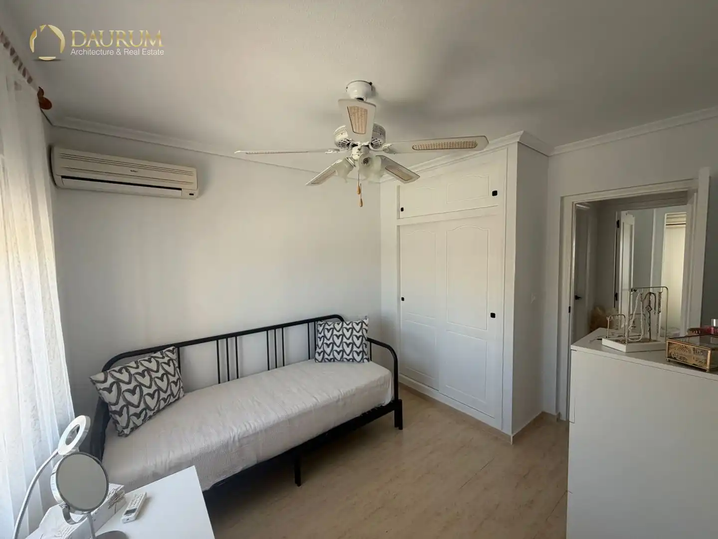 Schlafzimmer von Dachboden zum Verkauf in Santa Pola mit Klimaanlage, Heizung und Terrasse
