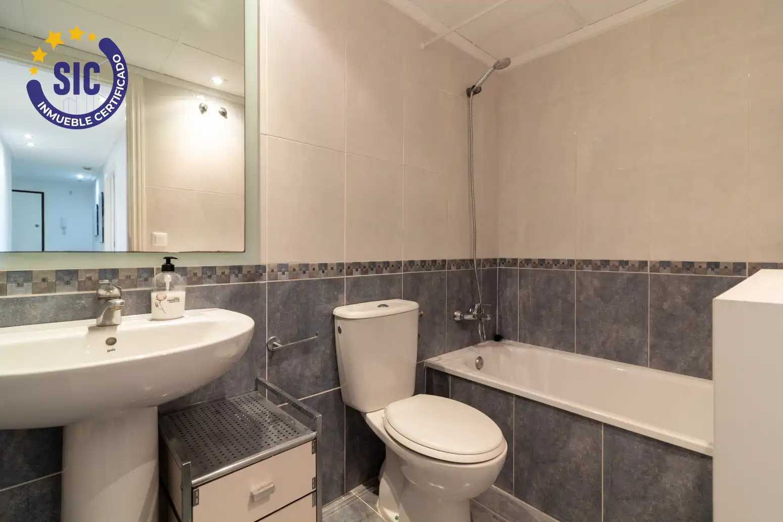 Badezimmer von Dachboden zum Verkauf in Sagunto / Sagunt mit Klimaanlage, Heizung und Parkett